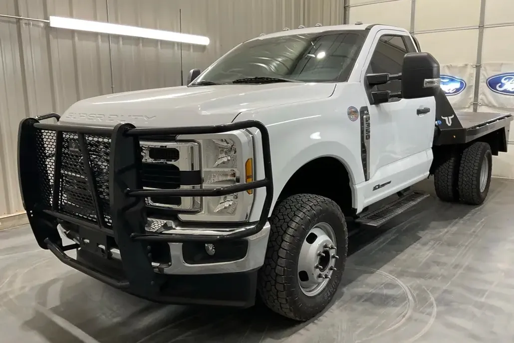 2024 Ford F-350 photo 1