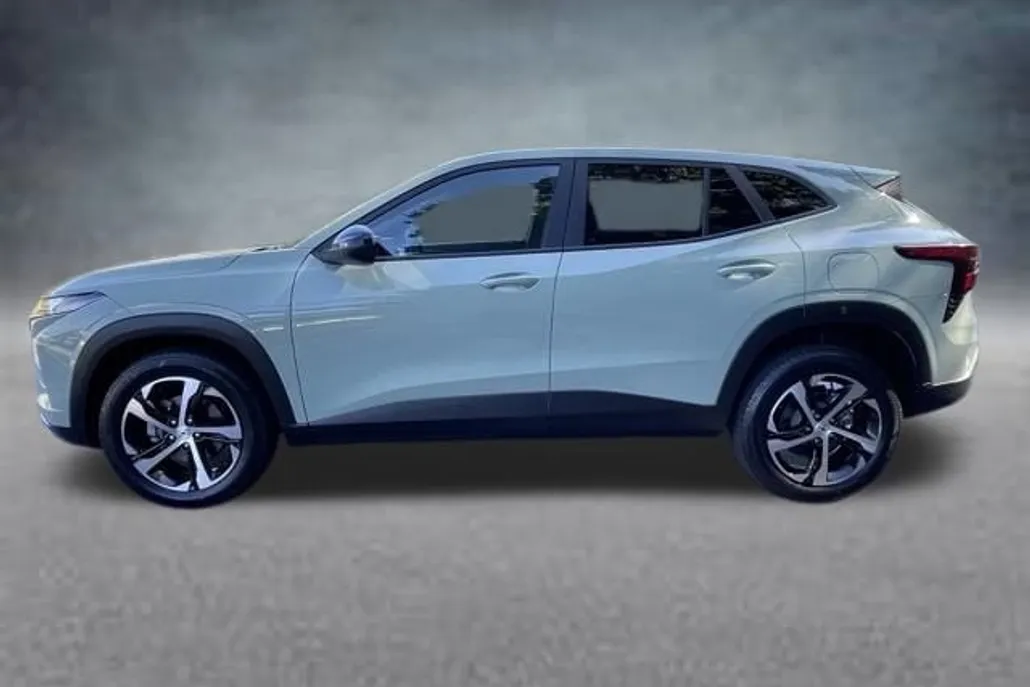 2024 Chevrolet Trax photo 1