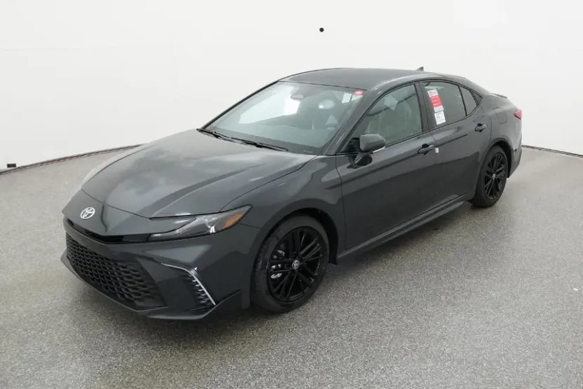 2025 Toyota Camry SE photo 1