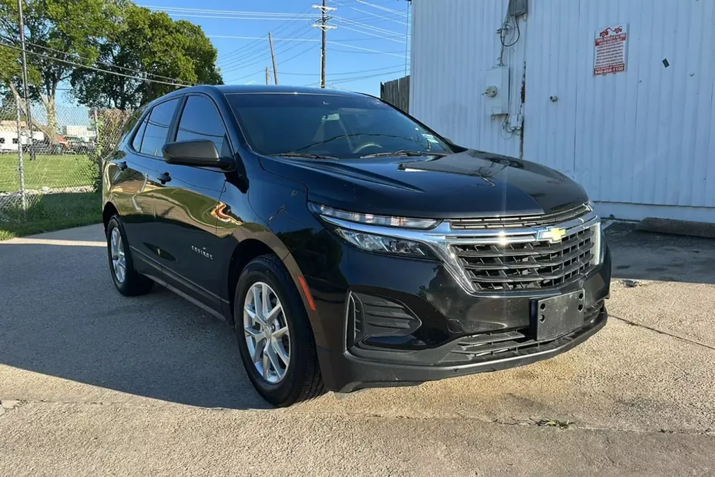 2022 Chevrolet Equinox LS photo 1