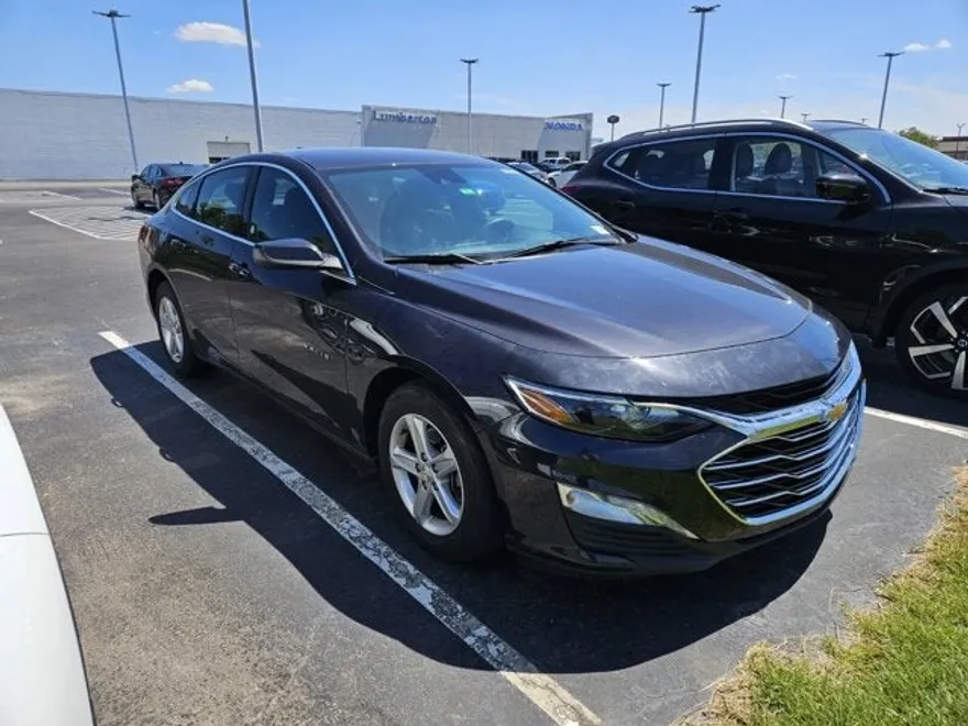 2023 Chevrolet Malibu 1LT photo 1