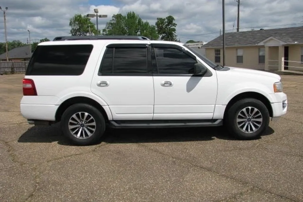 2017 Ford Expedition XLT photo 1