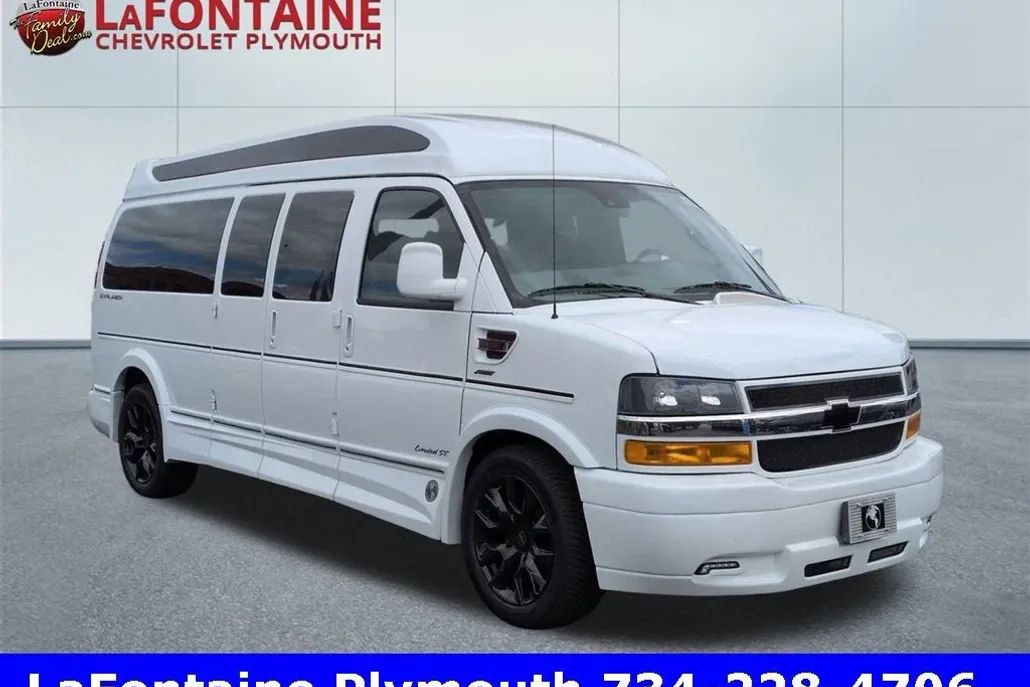2025 Chevrolet Express Cargo 2500 photo 1