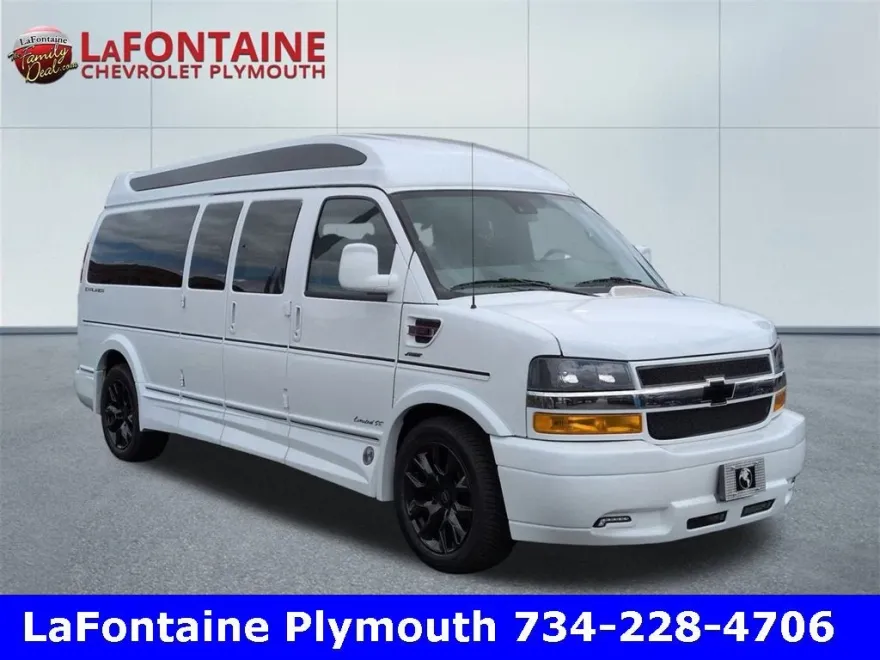 2025 Chevrolet Express Cargo 2500 photo 1