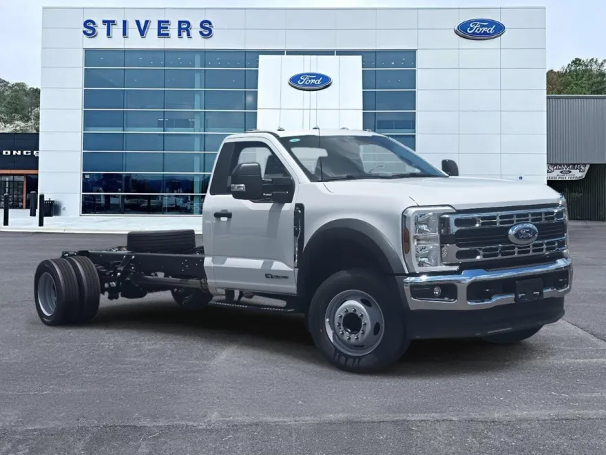 2025 Ford F-600 photo 1