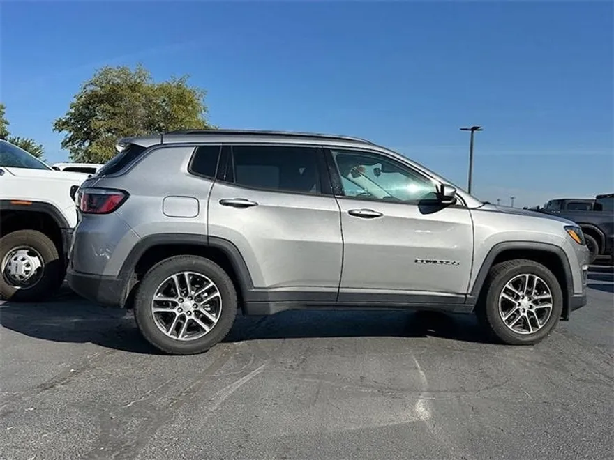 2020 Jeep Compass Latitude photo 1