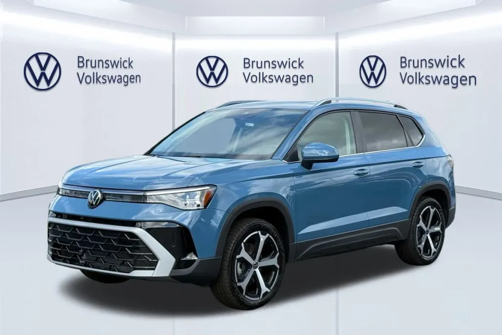 2025 Volkswagen Taos SEL photo 1