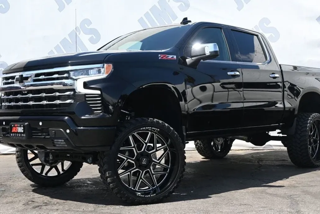 2024 Chevrolet Silverado 1500 LTZ photo 1