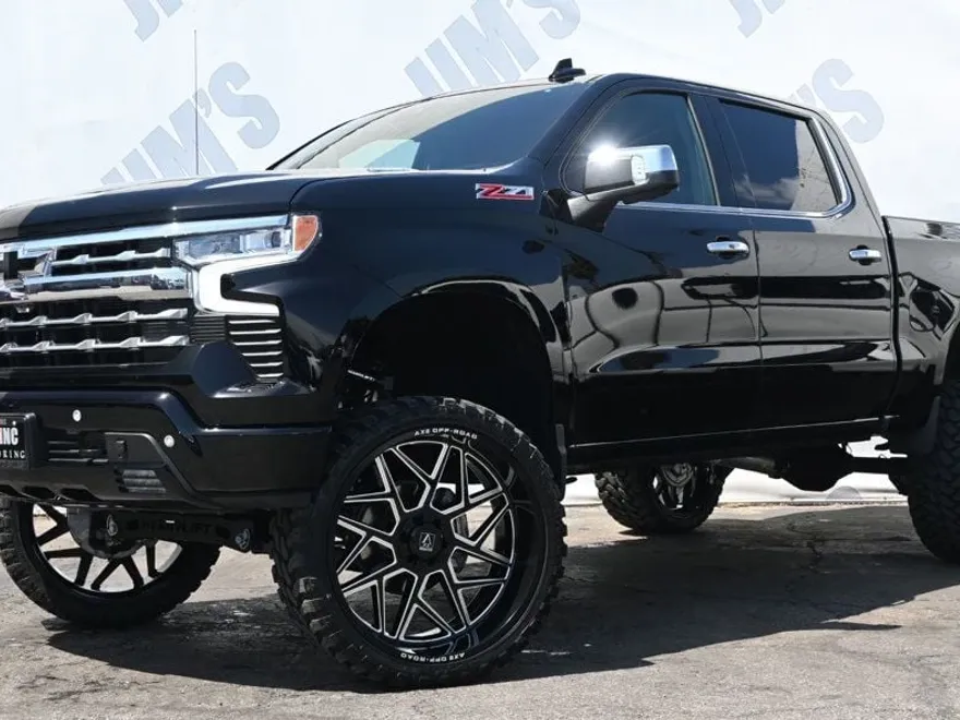 2024 Chevrolet Silverado 1500 LTZ photo 1