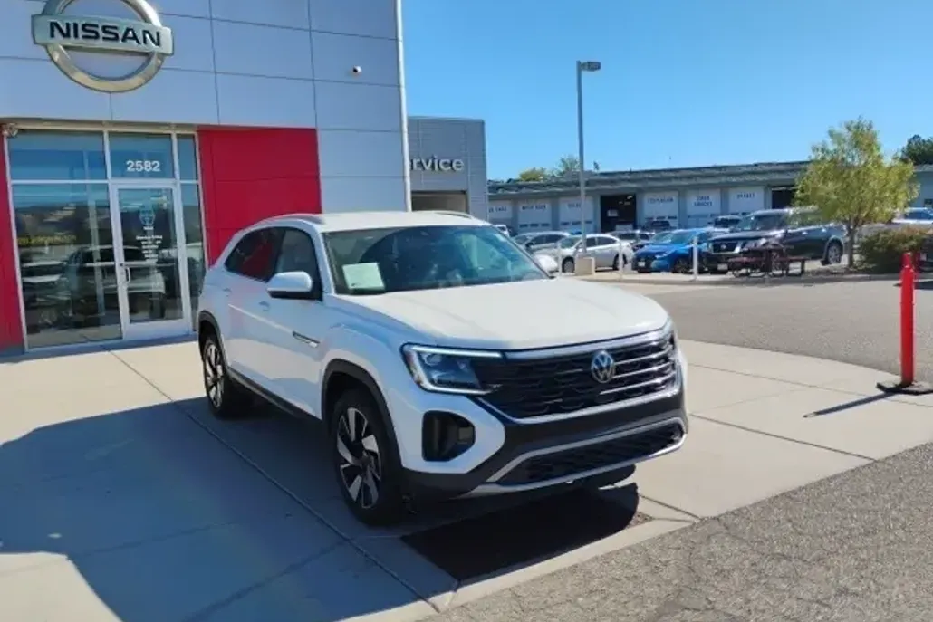 2024 Volkswagen Atlas Cross Sport SE Technology photo 1