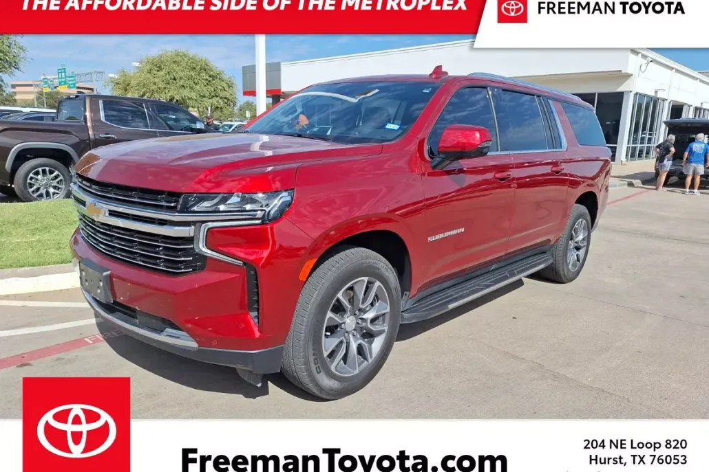 2023 Chevrolet Suburban LT photo 1