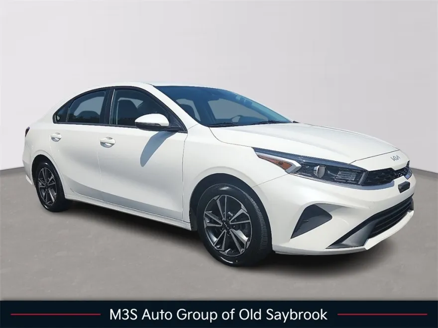 2023 Kia Forte LXS photo 1