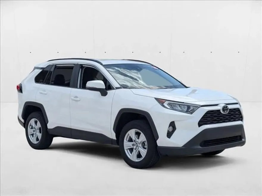 2020 Toyota RAV4 XLE photo 1