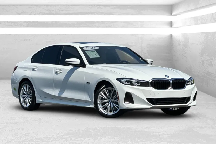 2023 Bmw 330e photo 1