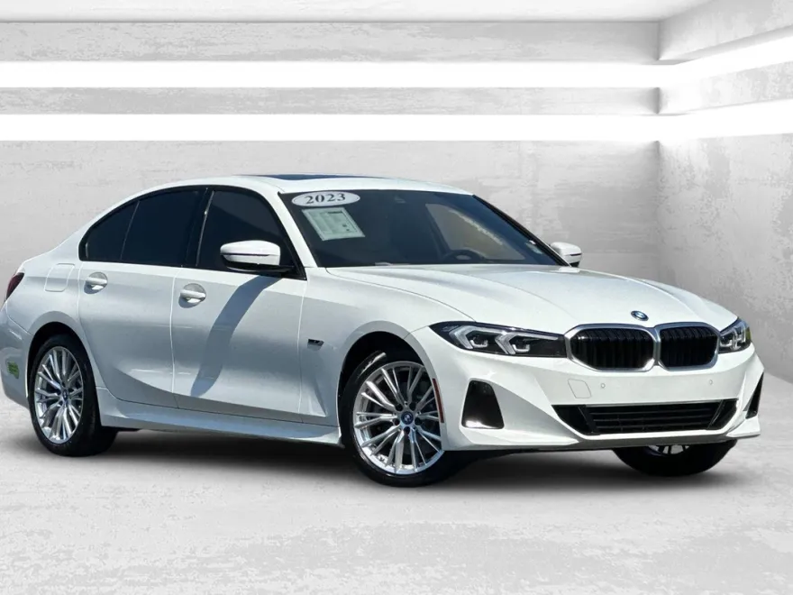 2023 Bmw 330e photo 1