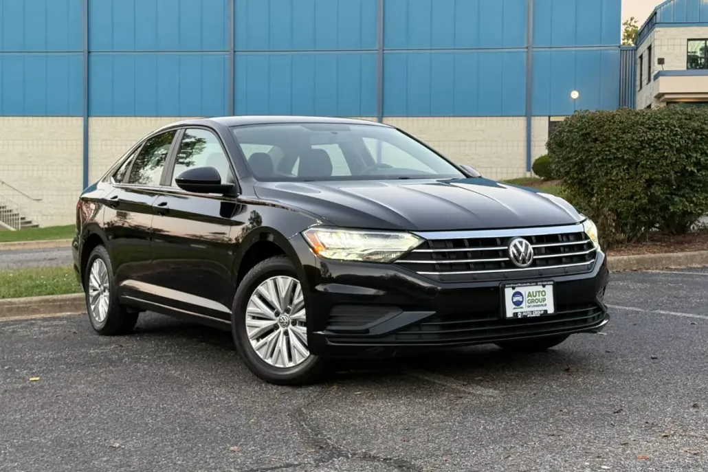 2019 Volkswagen Jetta R-Line photo 1