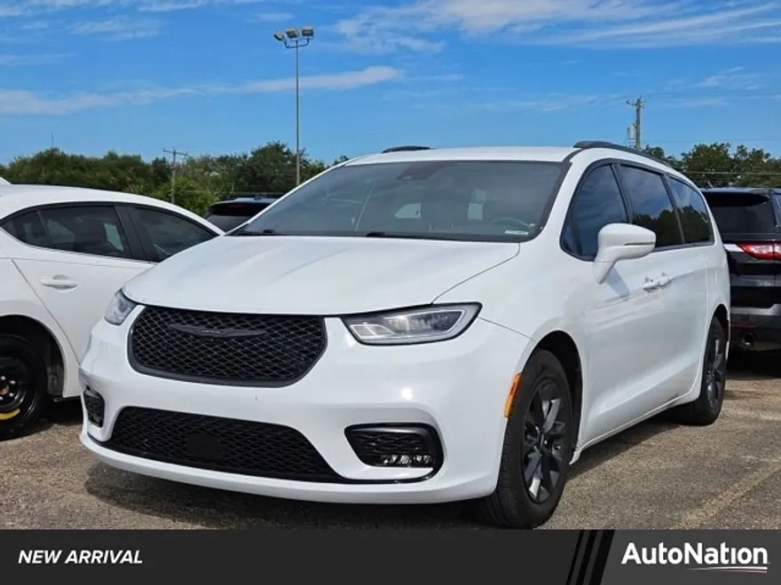 2021 Chrysler Pacifica Touring photo 1