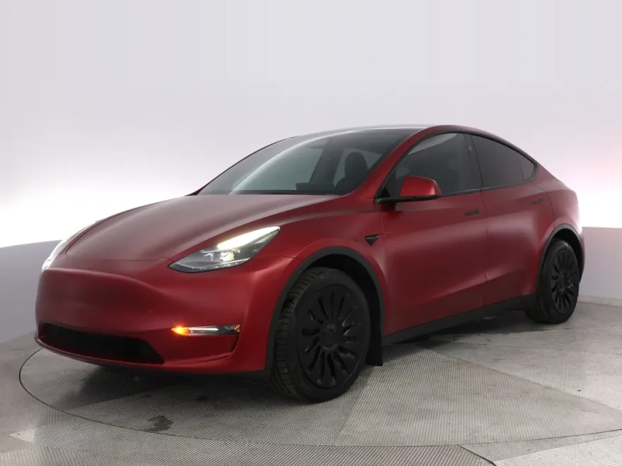 2024 Tesla Model Y Long Range photo 1