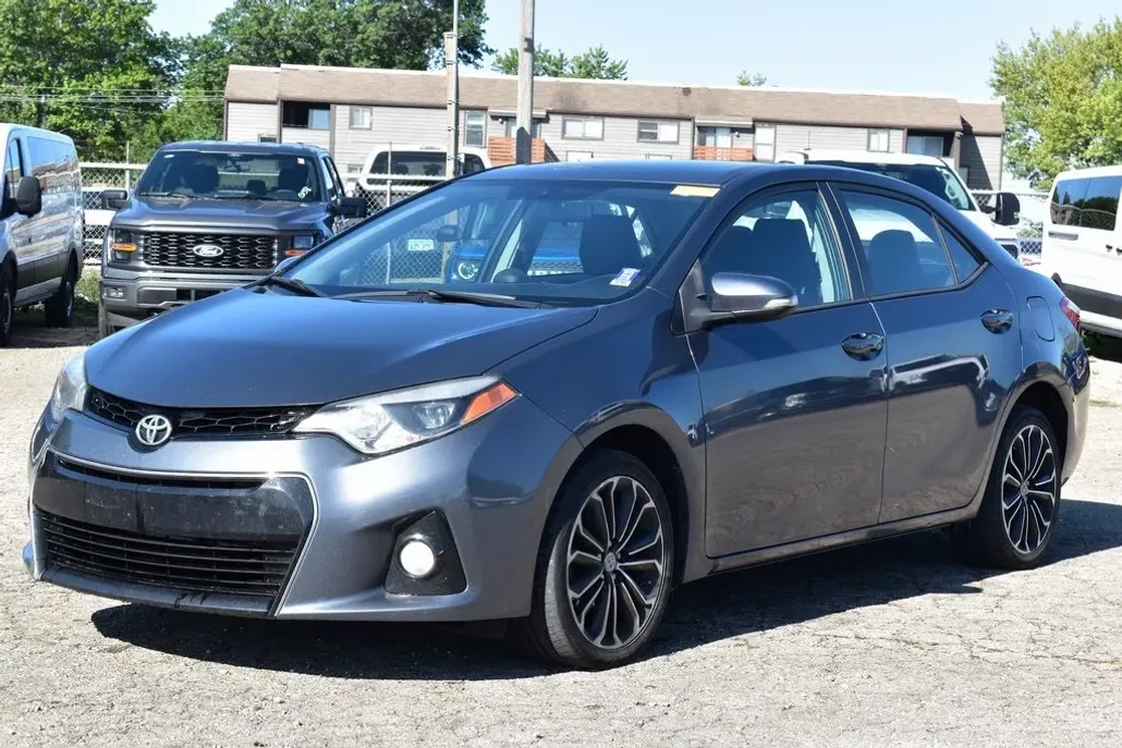 2015 Toyota Corolla L photo 1