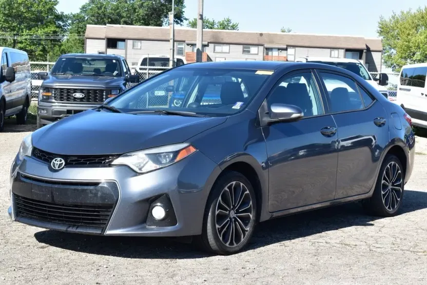 2015 Toyota Corolla L photo 1