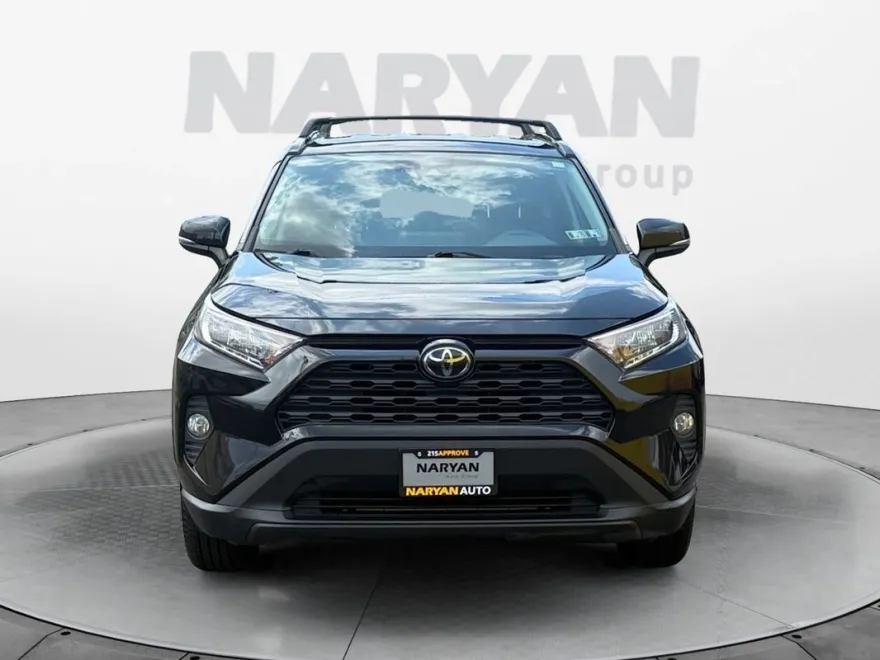 2020 Toyota RAV4 XLE photo 1
