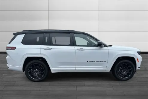 2025 Jeep Grand Cherokee L Summit photo 3