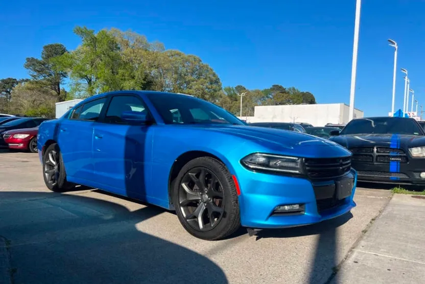 2015 Dodge Charger SXT photo 1