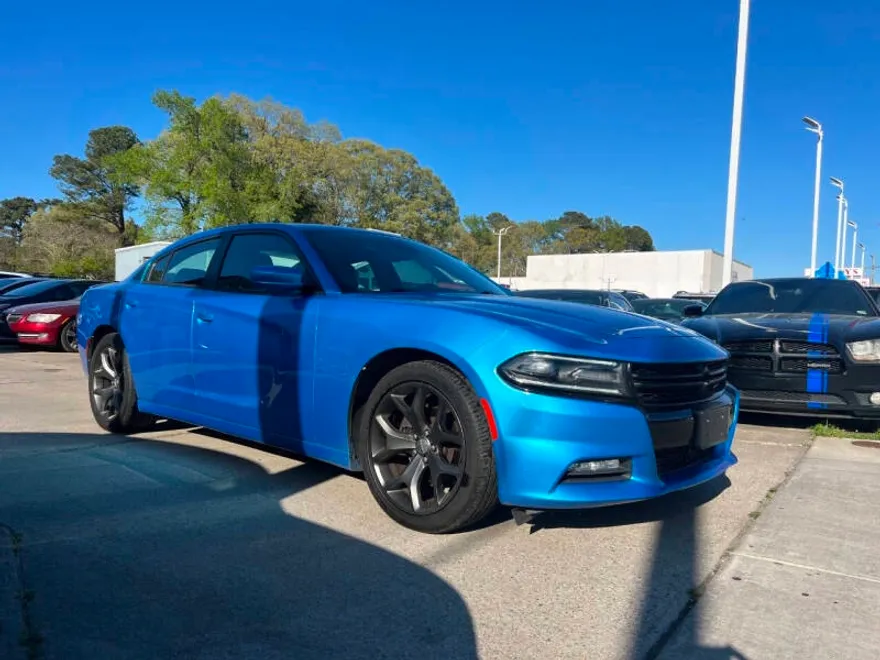 2015 Dodge Charger SXT photo 1