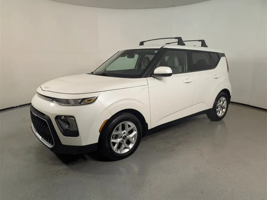 2022 Kia Soul LX photo 1
