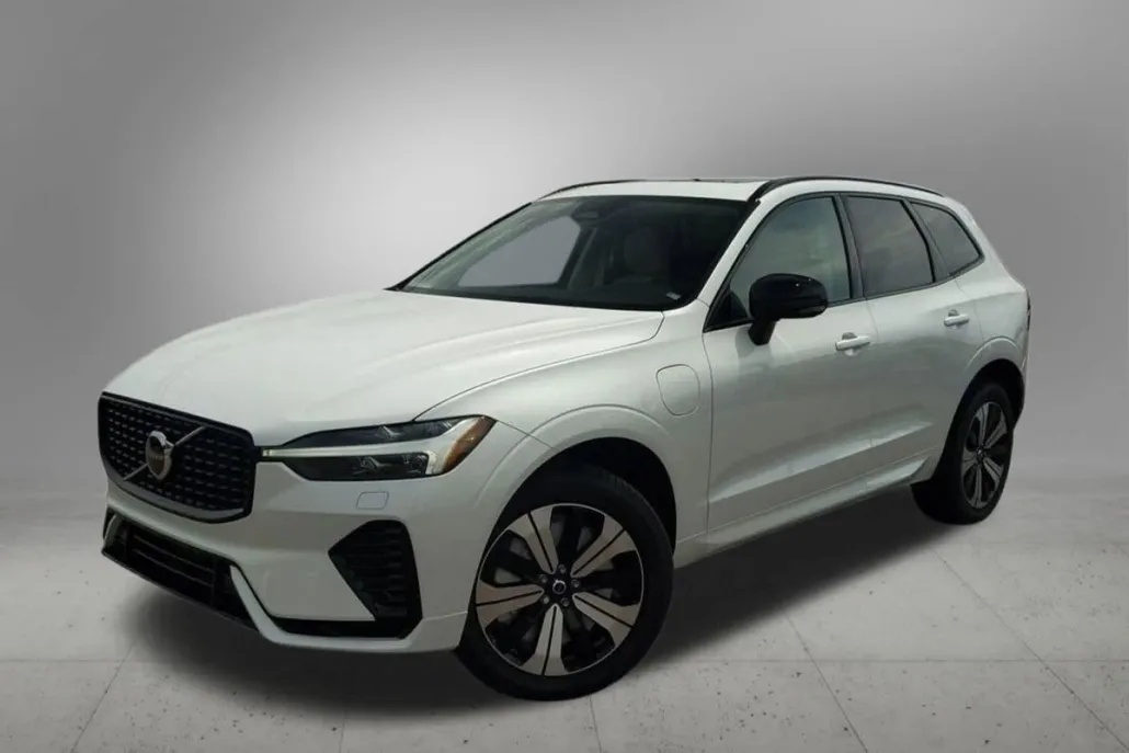 2025 Volvo XC60 Hybrid T8 Core photo 1