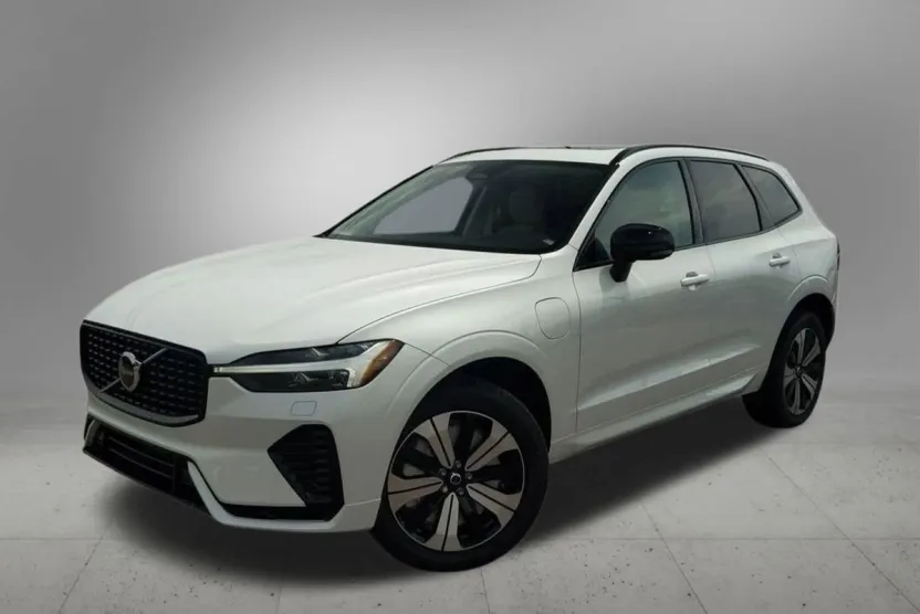 2025 Volvo XC60 Hybrid T8 Core photo 1