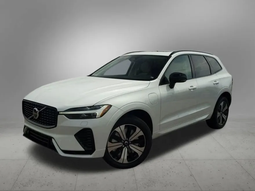2025 Volvo XC60 Hybrid T8 Core photo 1
