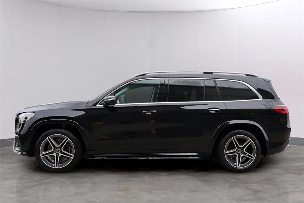 2025 Mercedes Benz GLS 450 4MATIC photo 1