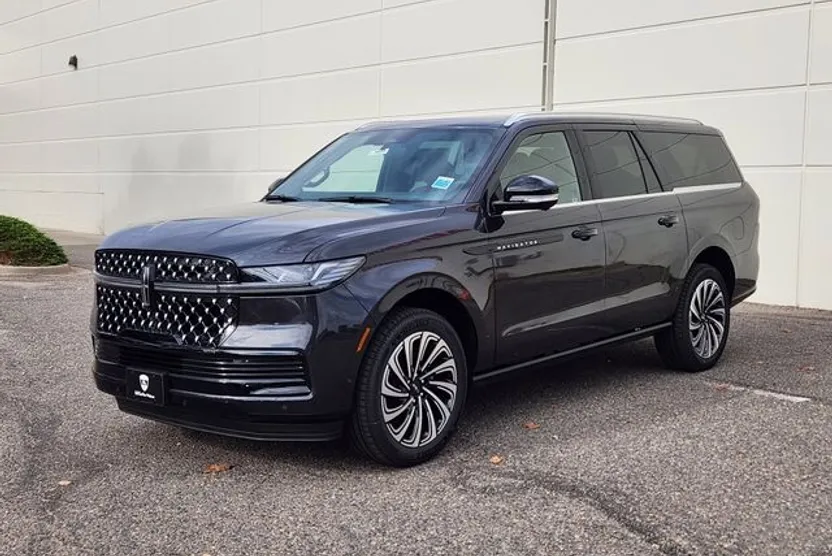 2025 Lincoln Navigator Black Label photo 1