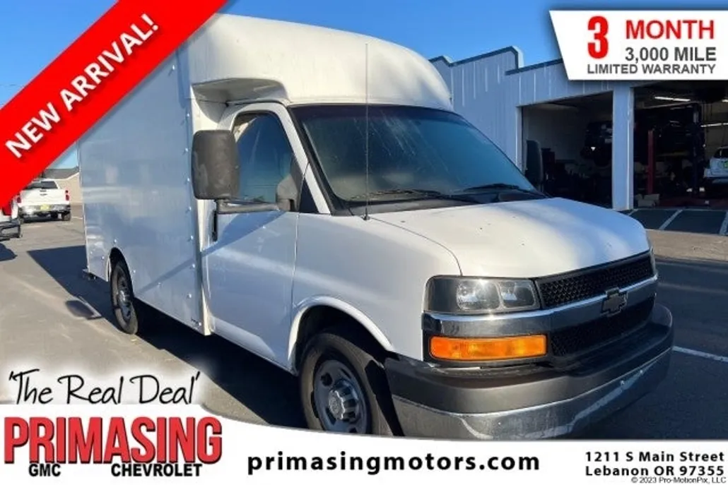 2017 Chevrolet Express Cutaway 3500 Base photo 1