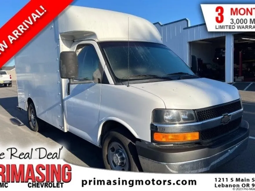 2017 Chevrolet Express Cutaway 3500 Base photo 1
