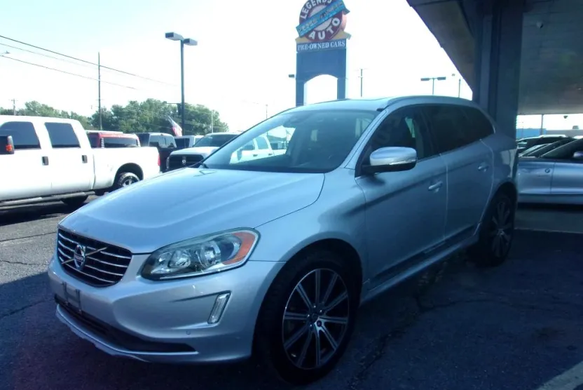 2016 Volvo XC60 T5 Drive-E Premier photo 1