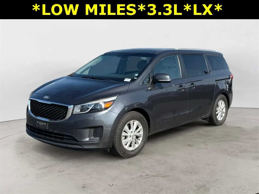 2016 Kia Sedona LX photo 1