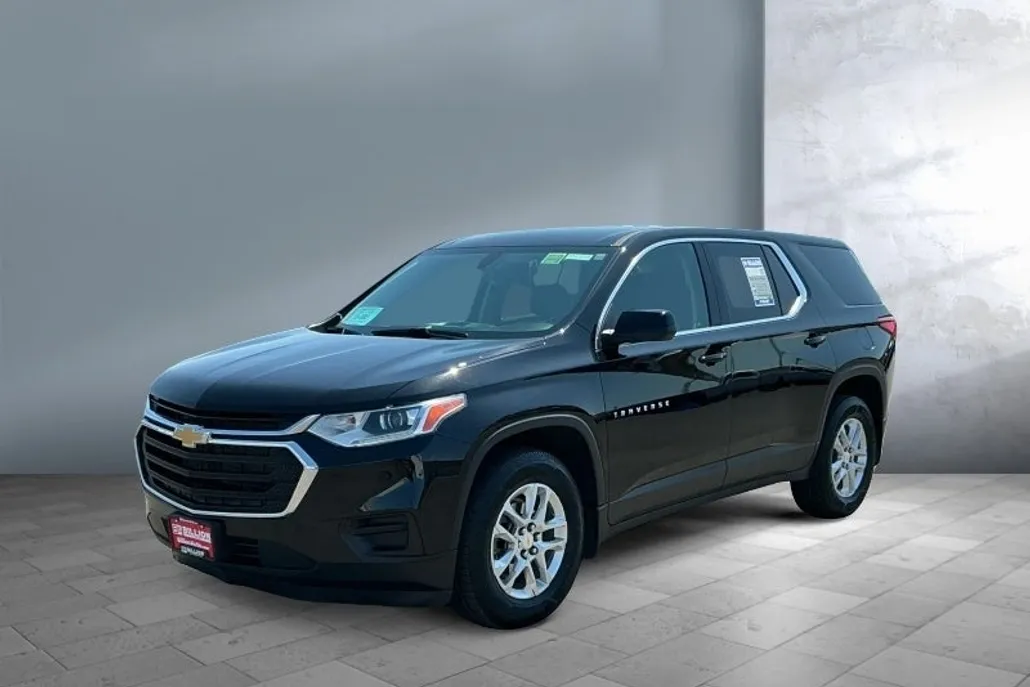 2021 Chevrolet Traverse LS photo 1