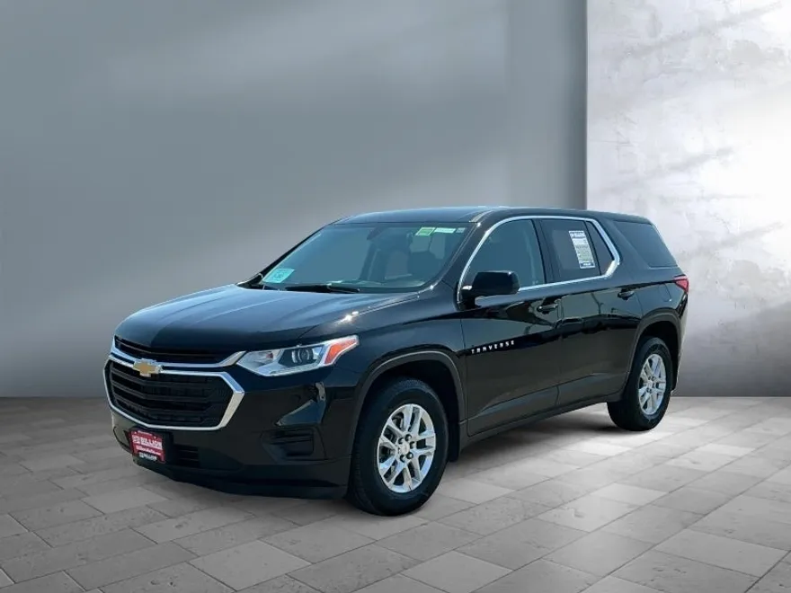 2021 Chevrolet Traverse LS photo 1