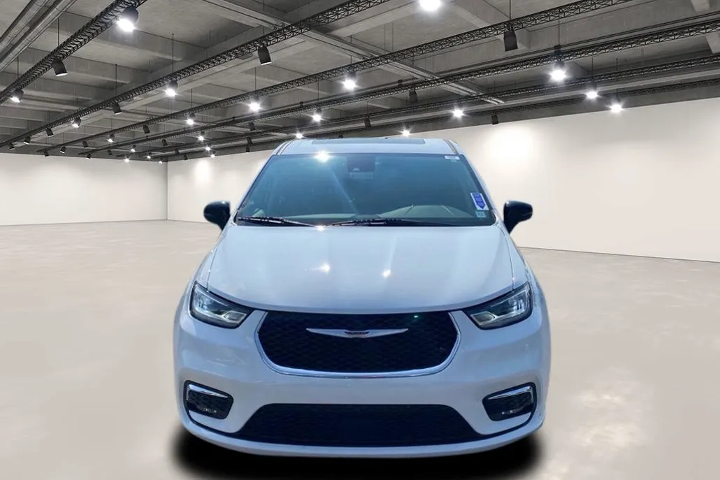 2024 Chrysler Pacifica Touring L photo 1