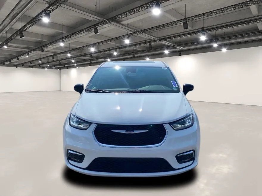 2024 Chrysler Pacifica Touring L photo 1