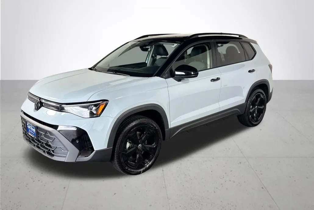 2025 Volkswagen Taos SE photo 1