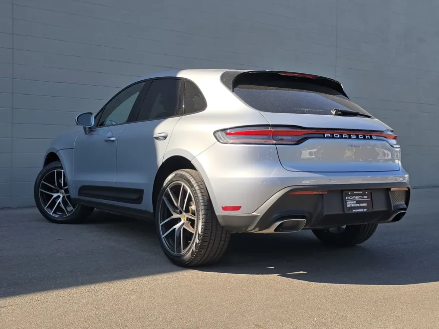 2025 Porsche Macan T photo 1