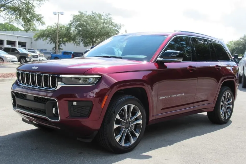 2025 Jeep Grand Cherokee Overland photo 1