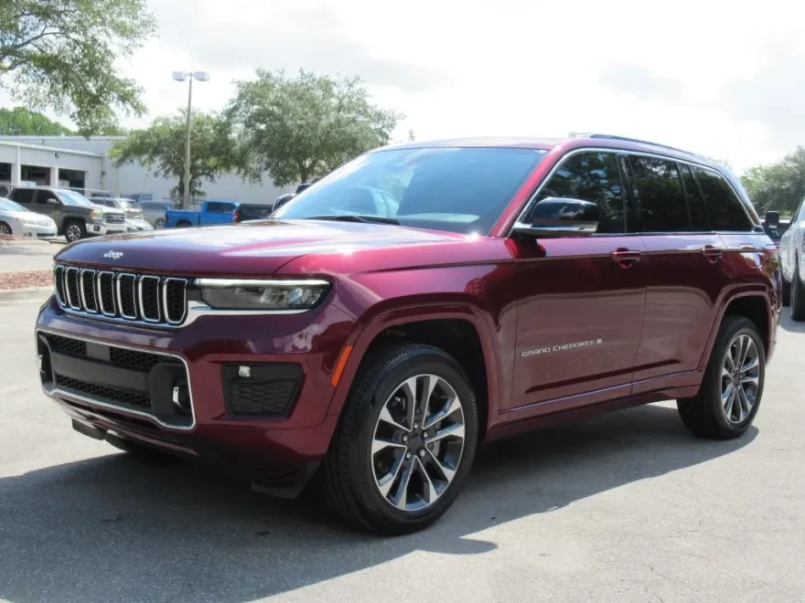 2025 Jeep Grand Cherokee Overland photo 1