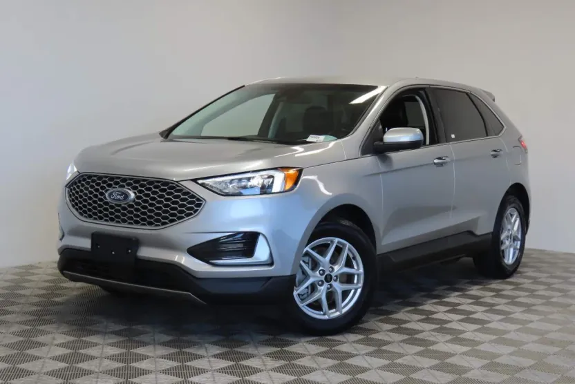 2023 Ford Edge SEL photo 1