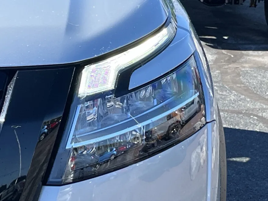 2023 Nissan Pathfinder SL photo 1