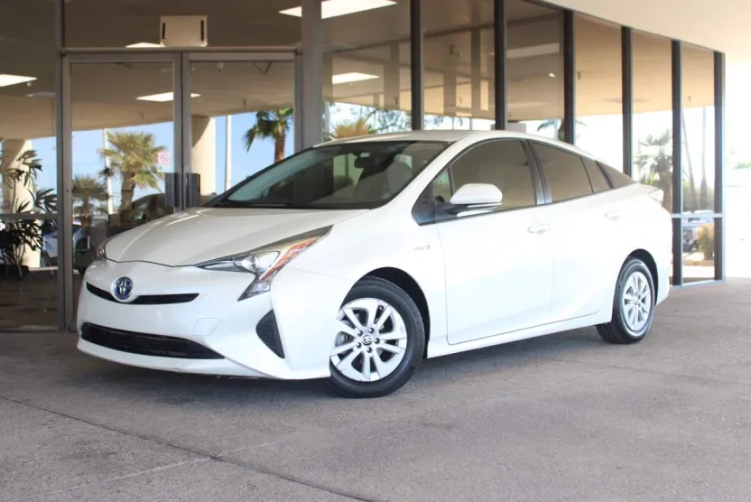 2016 Toyota Prius Two photo 1