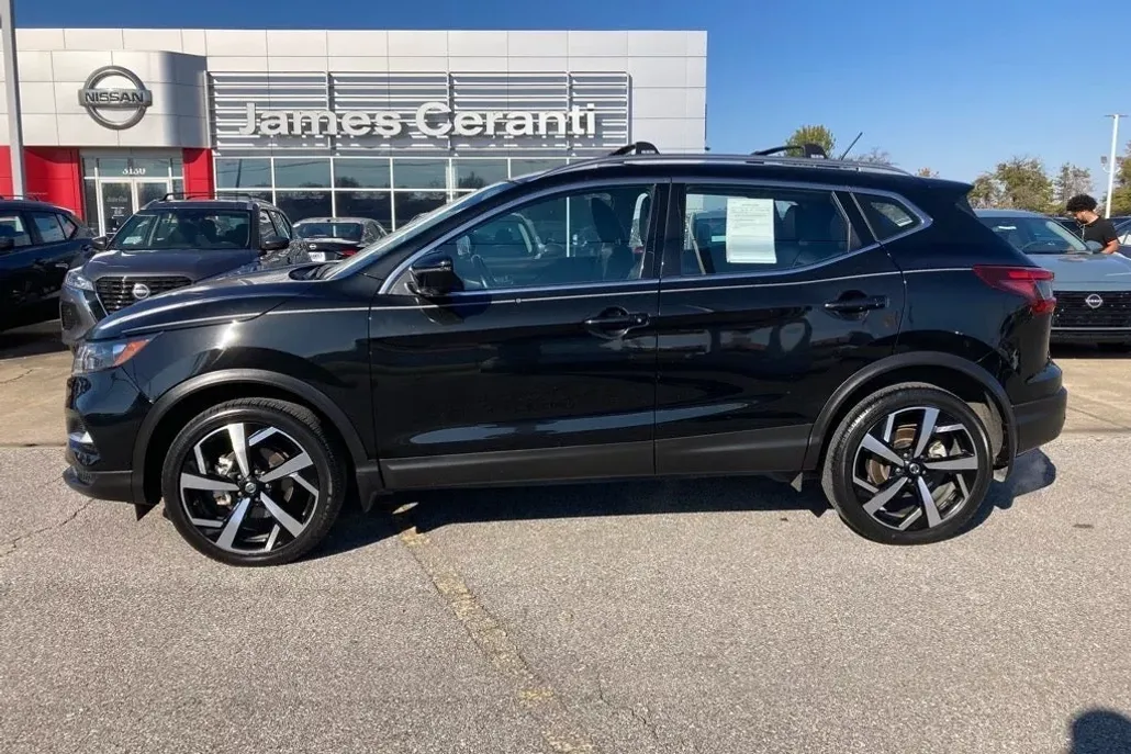 2022 Nissan Rogue Sport SL photo 1